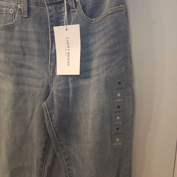 NWT High Rise Distressed Lucky Brand Jeans - Picture 6 of 9